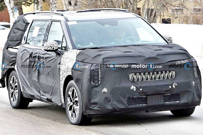 사진 : 기아 카니발 페이스리프트 (출처 : 모터1)