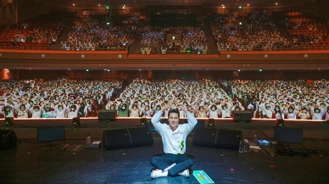 Singer Jang Min-Ho successfully wrapped up the national tour concert.Jang Min-Ho successfully completed the 2023 Jang Min-Ho Solo Concert, which was held at the Hall of Peace, Kyunghee University, Seoul on March 4th and 5th.This concert is the Walk the Line Concert, which was held at Daegu, Gwangju, Seongnam, Busan, Changwon and Incheon from November last year to January this year.On this day, Jang Min-Ho opened the stage of the performance by showing Daebak Day and Time Machine one after another.He then presented a variety of setlists, including the highly-loved hit songs You Know My Name, Yeonriji, and Poor Man, as well as the title track of his second full-length album Eternal, Was It You, and new songs such as My Man Who Is Thankful and Sorry, and Only One Miracle.Walk the Line Concert, which came back in a month after the Incheon performance, added a new VCR and a special story corner to the surprise event for fans.In addition, it showed the stage that reproduced the legend of the star of Ubis and received the hot cheers of the fans.At the end of the performance, Jang Min-Ho went down to the audience with a I love you sister and breathed more intimately with the fans. Then I had a photo time with the audience to commemorate the precious time.Jang Min-Ho expressed regret over the last performance of the national tour, saying, I do not want to say that it is the last time. He expressed his gratitude to the fans who came to see him for a while.