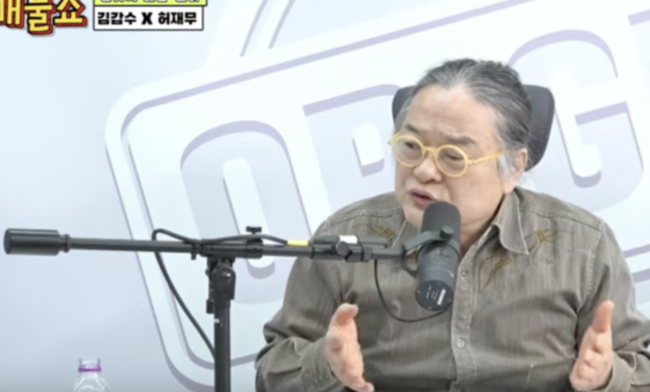 Kim Kap-soos remarks, which seemed to defend Hwang Hero in the  ⁇   ⁇   ⁇   ⁇   ⁇   ⁇   ⁇   ⁇ , are being watched every day. DJ Choi tried to balance it in the middle, but the concern became reality.Kim Kap-soo, a cultural critic, has been controversial every day in the On the day of the broadcast, I mentioned the story of Huang Hero who got off at MBN Burning Trotman due to the controversy before the assault. Hwang Hero, who ran first in the Trot  ⁇  contest, got off on dating, school violence, .On the last three days, Hwang Hero said, I do not think I should harm the broadcasting because of the sea.DJs said that Hwang Hero, who had been in the spotlight since the first time, was in the final first place in the finals despite the controversy, adding that Hwang Hero would donate the prize money to society ahead of the second leg of the final.Choi said, If the allegations of violence are unfair, I should go ahead with them or apologize if they are true, but when I got off the bus, I apologized only to the production team. This is not half-hearted. Its a zero-page apology.Kim Kap-soo, however, said, Have you been living in a sudden way? He said, I found a funny point when I saw the Hwang Hero article, and the comment that I defended Hwang Hero was an older person. .At that time, the generations were violent even in a social atmosphere. Kim Kap-soo was also hit by the police.I feel like this is nothing for people who have seen violence in national violence and alleyways, he said.In particular, Kim Kap-soo compared with the case of Jung Soon Shin Son, but unlike the abstract violence, he said that the violence in which the punching was captured like Hwang Hero became more prominent. Choi said, The type of violence is different. However, Kim Kap-soo said, I was angry about my son, and the issue was different.It is as if Hwang Heros violence against his friends or lovers during his school days is happening all the time. Then, should not a person who has lived rough become an entertainer? I thought so, embarrassed those who heard it.So, Choi does not have to talk about it, do not defend it, and give a warning.It is said that it is not the case that it is the case that it is the case that it is the case that it is the case that it is the case that it is the case that it is the case that it is the case that it is the case that it is the case that it is the case that it is the case that it is the case Its him.In the meantime, he said, Hwang Hero is not necessarily unfair to me.I think it is true that Hwang Hero was violent, but I have a lot of disagreement about whether this person has committed bad acts so that he can not do social activities forever, he said, advocating Hwang Hero.Therefore, even if the netizens have to face the perpetrator again on the TV screen, it is significant that the utterance was not appropriate in the part that could be the secondary damage as well as the trauma.At that time, there was a real-time comment on the broadcast, and Choi said, I came back to Hwang Hero and commented that Kim Kap-soo should be kicked out.Sure enough, Internet users are also strongly protesting the fact that the controversy continues, that victims exist and suffer, and that they defend the perpetrator by comparing him to Jung Soon-shins son, who has a different type of violence.In addition, the final is on the 7th, and the controversy is not likely to fade easily.
