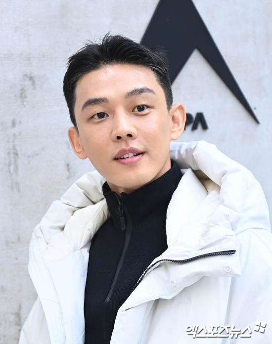 Yoo Ah-in Drug administration charge Susa is proceeding rapidly.On the 7th, Seoul Police Agency Drug Crime Susa University confiscated the home of actor Yoo Ah-in, who is suspected of taking four kinds of drugs (Propofol, marijuana, cocaine and ketamine).Drug Crime Susa proceeded to Susa for the current residence of Yoo Ah-in and two former residences.Caught in the Web, it was reported that related evidence was obtained to support Yoo Ah-ins alleged drug administration.On the morning of the 7th, Yoo Ah-ins residence, Seoul Yongsan District, Hannam-dong Home, has obtained relevant evidence to support the allegations of drug injection.In the afternoon, Yoo Ah-ins resident registration address, Itaewon-dong Home, also entered Caught in the Web.The police obtained medical records related to Yoo Ah-ins dermatology and other medical facilities by Caught in the Web. Susa results Yoo Ah-in administered Propofol 73 times in total.Yoo Ah-in said, Yoo Ah-in has suffered from skin disease and has a needle phobia, so I know he asked for sleep anesthesia.Yoo Ah-in has completed the analysis of cell phone forensics in addition to the hair test and urine test of the National Science Susa Research Institute (NPS) last month.Police said, We plan to recall as soon as possible after analyzing the evidence.However, SeoulPolice Agency DrugSusa said, It is wrong to be recalled on the 14th, he said.Photo = DB