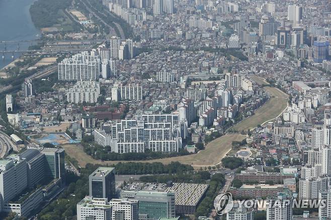 한성백제의 유적 풍납토성 한성백제의 유적 풍납토성
(서울=연합뉴스) 조보희 기자 = 풍납토성은 백제의 첫 왕성으로 한성으로 불린다. 평지에 흙으로 쌓은 토성이다. 2022.5.24
