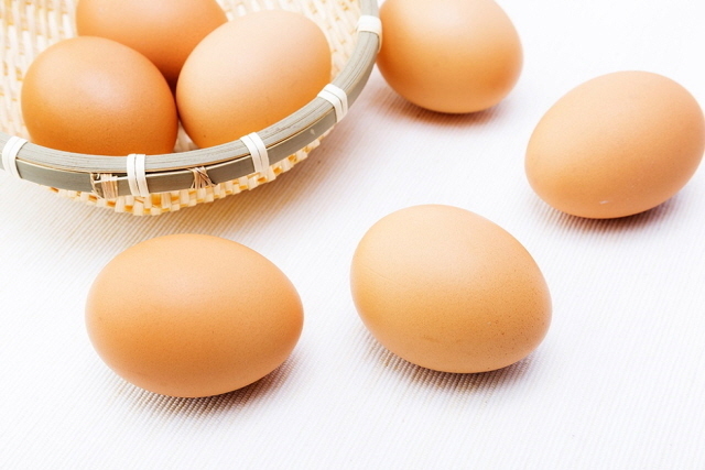 질 좋은 단백질-필수아미노산이 많은 삶은 달걀에 각종 채소-과일을 곁들이면 하루를 건강하게 시작할 수 있다. [사진=클립아트코리아]