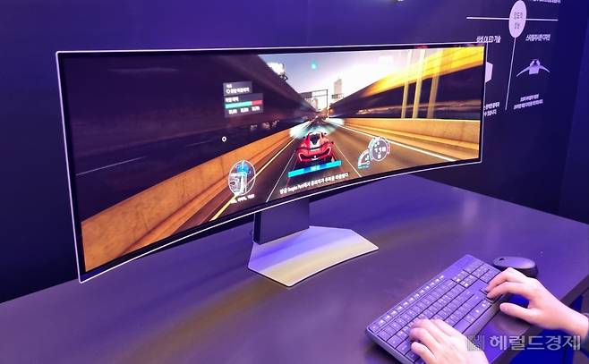 아직 출시 전인 삼성전자 게이밍 모니터 ‘오디세이 OLED G9’. 김민지 기자