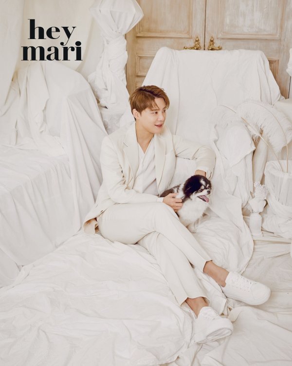 Singer and musical actor Junsus companion dog pictorial has been released.Junsu, who decorated the cover of the March issue of the companion animal magazine Heymari with his companion dog Chu. He finished the filming perfectly with a variety of concepts, saying that it was the first time to shoot a picture with Chu.Junsu showed a variety of poses such as smiling face to face with his dog, Chu, and showed the appearance of a Korean wave star. During the interview, he showed a kindness to Chu and showed a special affection for Chu.Chu also received the gaze and love of the field staff in an energetic manner on the spot.Junsu and Chus pictures were released on the official website of Haymari. The footage of the shooting scene and video interviews on that day can be found on Haymaris official YouTube.