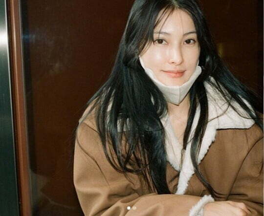 Group KARA member Park Gyuri showed off her fresh beauty.No make-up + Film Camera, Park Gyuri wrote on Tuesday.In the photos released together, Park Gyuri exudes humiliating beauty even without makeup. In particular, Park Gyuri once again certifies the beauty of the goddess with a bold Close-Up shot that does not care about makeup.