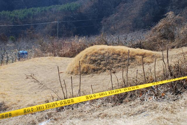 13일 경북 봉화군 명호면 이재명 더불어민주당 대표 부모 묘소 주변으로 폴리스라인이 설치돼 있다. 이용호 기자