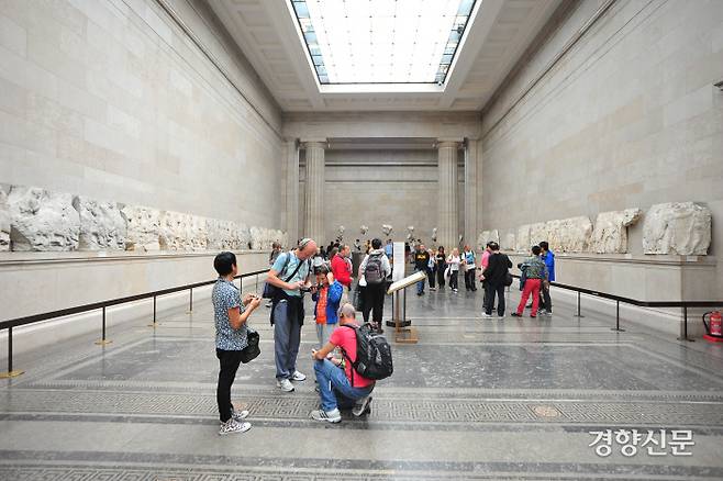 영국박물관을 대표하는 전시물인 ‘파르테논 마블스’. 영국의 오스만제국 특명전권대사인 엘긴이 1801~1812년 그리스 파르테논 신전에서 뜯어온 대리석 조각품을 전시하고 있다. |강임산 국외소재문화재재단 지원활용부장 제공