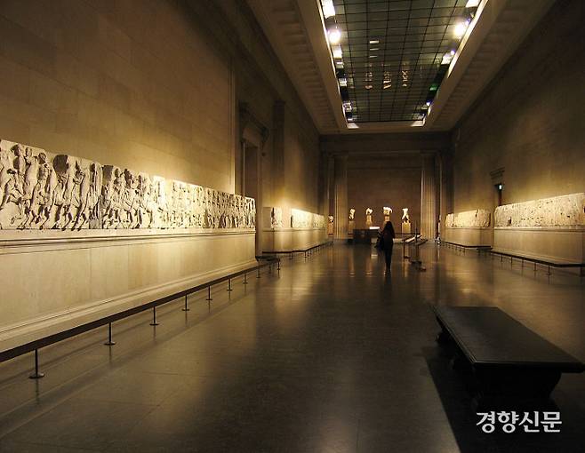 엘긴이 뜯어온 파르테논 신전의 조각 및 부조는 253점이다. 파르테논 신전을 장식한 163m의 조각 및 부조 가운데 영국박물관에 전시된 조각품의 길이는 75m에 달한다.(출처:위키피디아)