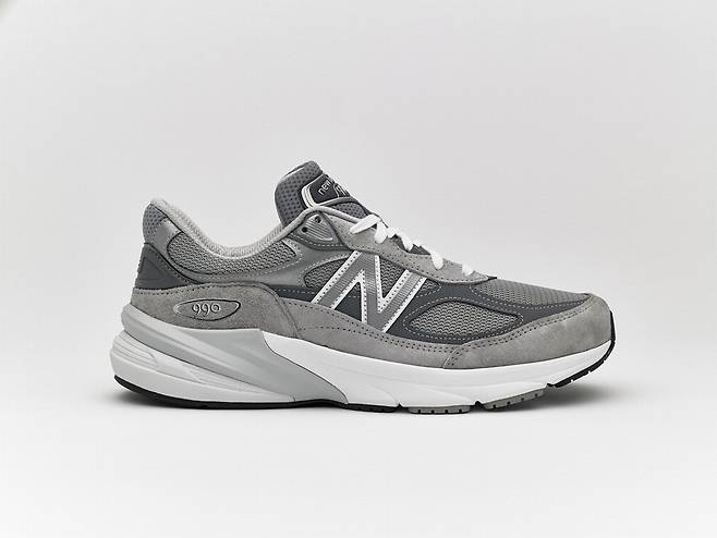 뉴발란스 990v6. 【사진 제공=이랜드월드】