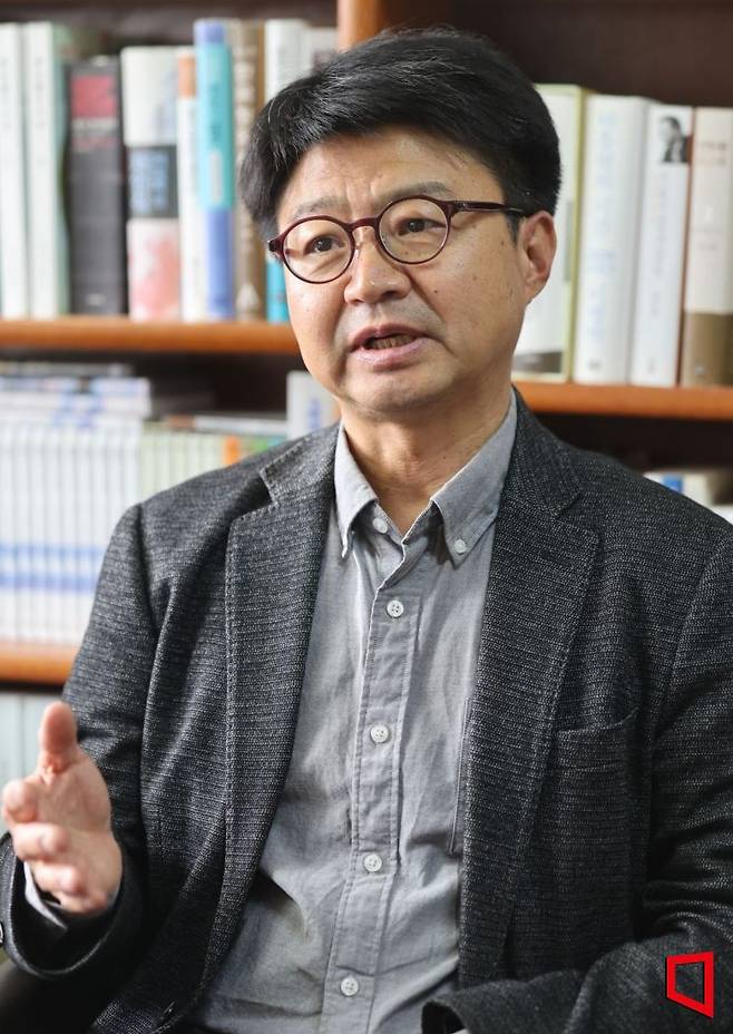 강원택 교수는 현 정부가 정책적인 측면에서 방향성을 잡았으나 정치적인 측면에서는 약하다고 평가했다. 사진=허영한 기자 younghan@