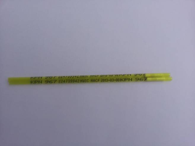 한우 정액 스트로우 사진. 볼펜심과 크기와 모양이 닮았다. /한우개량사업소 제공