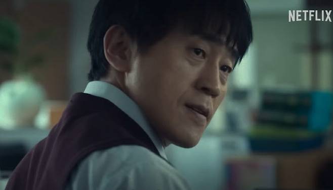 넷플릭스 드라마 ‘더글로리’ 속 학교폭력 피해자 문동은의 담임교사 ‘김종문’. (사진=넷플릭스)