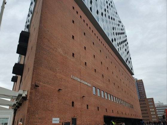 18일(현지시간) 독일 함부르크에 있는 엘프필하모니 콘서트홀 외관 모습. 나운채 기자