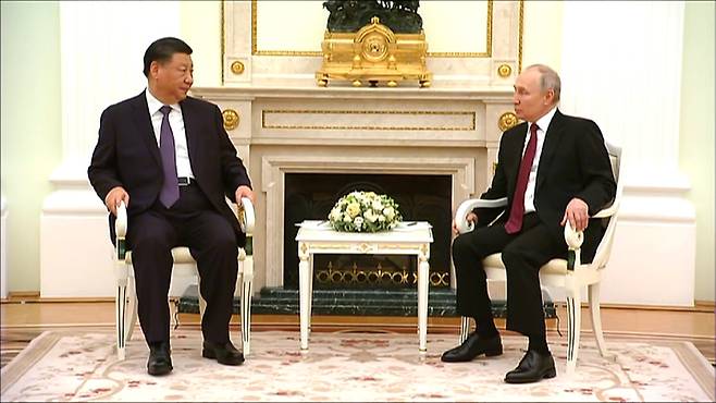 20일 오후 푸틴 러시아 대통령이 모스크바를 방문한 시진핑 중국 주석을 크렘린에서 만나 포즈를 취하고 있다  *재판매 및 DB 금지