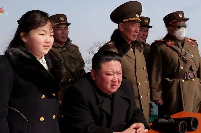 북한 조선중앙TV는 북한 김정은 국무위원장과 딸 김주애가 참관한 가운데 지난 3월 18~19일 전술핵운용부대들의 '핵반격가상종합전술 훈련'을 진행했다고 20일 보도했다. 사진=조선중앙TV 캡처