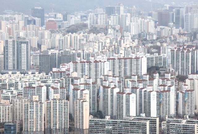 ▲ 지난해 서울아파트 3.3㎡당 평균 분양가 가 3천만원을 돌파했다. 사진은 서울 아파트 단지 모습.연합뉴스 자료사진