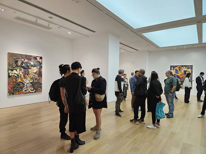 Gallerygoers in Hong Kong on Monday visit Tang Contemporary Art, which is showing "Jigger Cruz: Resembling Utopia." (Park Yuna/The Korea Herald)