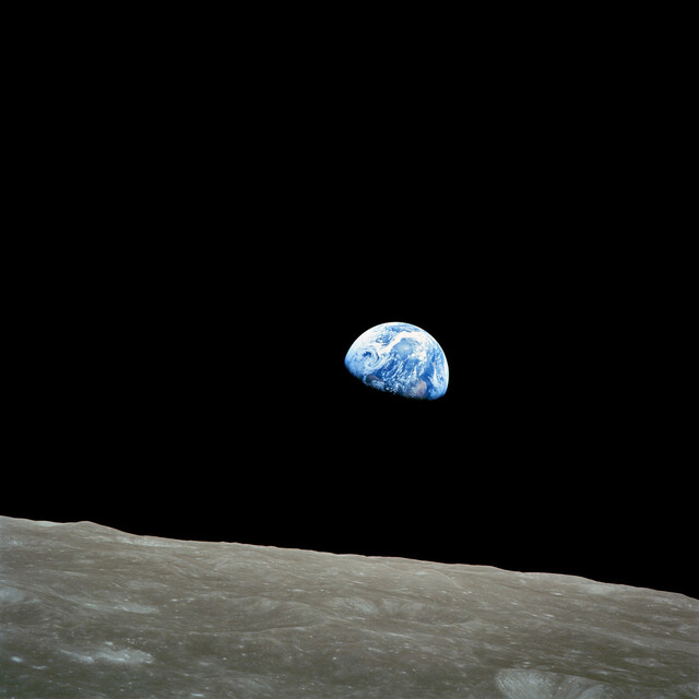 1968년 미 항공우주국(NASA) 아폴로 8호가 달에서 찍은 지구. ‘우주선 지구호’는 한정된 자원으로 살아가는 운명 공동체인 지구와 지구인을 빗댄 말이다. 위키미디어 코먼스