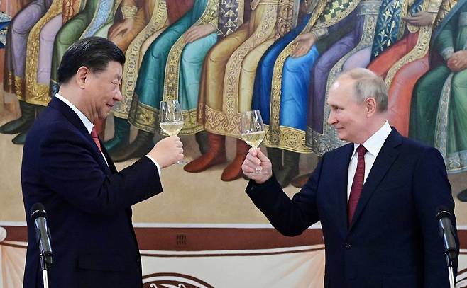 블라디미르 푸틴 러시아 대통령과 시진핑 중국 국가주석이 2023년 3월21일(현지시간) 러시아 수도 모스크바 크렘린궁에서 열린 리셉션에 참석하고 있다. / 사진=로이터 연합뉴스