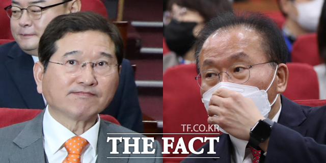 박대출 국민의힘 의원이 정책위의장으로 추인되면서 원내대표 후보군이 김학용 의원(왼쪽)과 윤재옥 의원(오른쪽)으로 좁혀지고 있다. /뉴시스