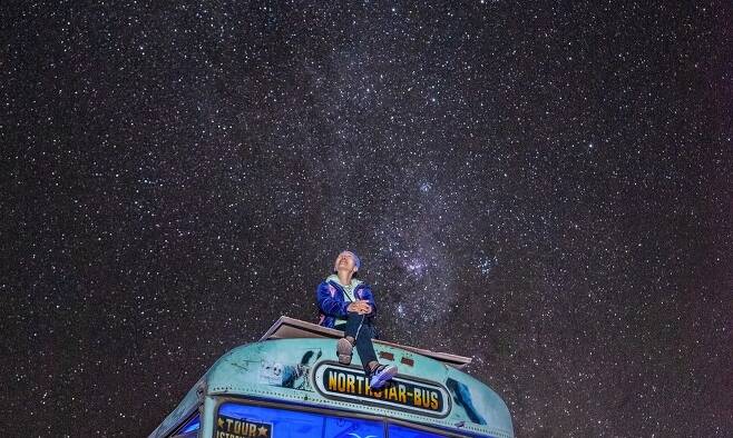 칠레 아타카마 사막의 야경. 수없이 많은 별이 쏟아질 듯 떠 있는 밤하늘을 망원경으로 관찰했다. 김남희 제공