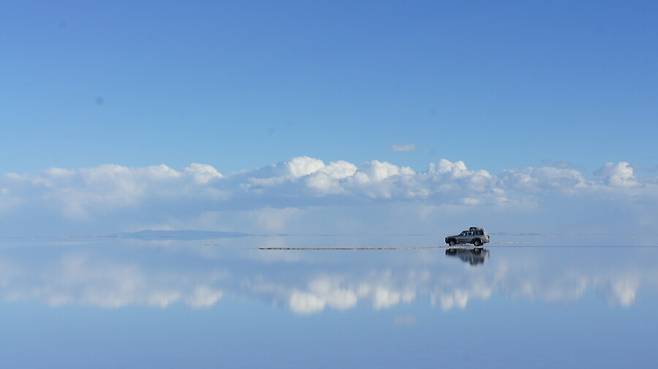 볼리비아의 우유니 소금사막에서 김남희 여행가가 13년 전에 찍은 풍경. 김남희 제공