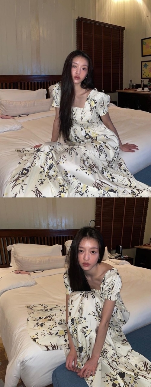 The group Oh My Girl YooA shared a routine.YooA posted several photos on his instagram with heart emoticons on the 24th.The photo shows YooA sitting on the bed and posing.The fans who saw this,  ⁇  Is this a person? Is it a doll?  ⁇   ⁇ ,  ⁇  I can not get caught up in the alluring beauty  ⁇   ⁇   ⁇ ,  ⁇  Today s Yusia is stuffed for life.On the other hand, YooA debuted as a member of Omai Girls in 2015 and released solo album  ⁇  SELFISH  ⁇  last year.