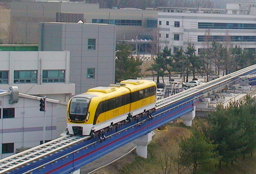 대전 유성구 한국기계연구원 내에 구축된 도시형 자기부상열차의 시험 노선. 후속 연구중단과 코로나19 여파 등으로 수년 째 운행하지 않고 있다.