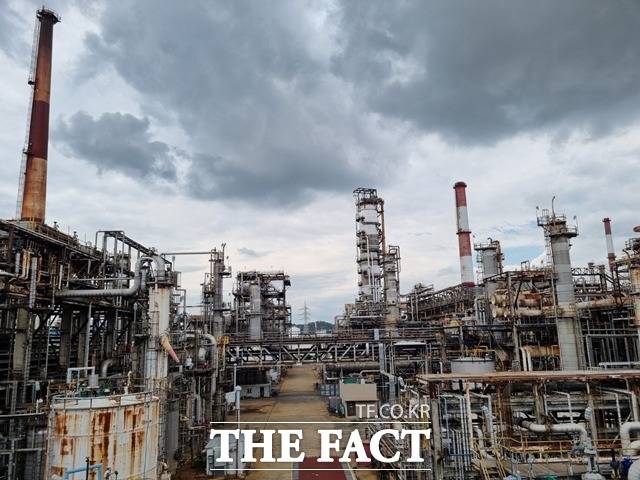 에쓰오일, SK에너지, GS칼텍스 등 정유사 직원들의 지난해 평균 급여는 1억5000만 원을 넘어선 것으로 나타났다. /이성락 기자