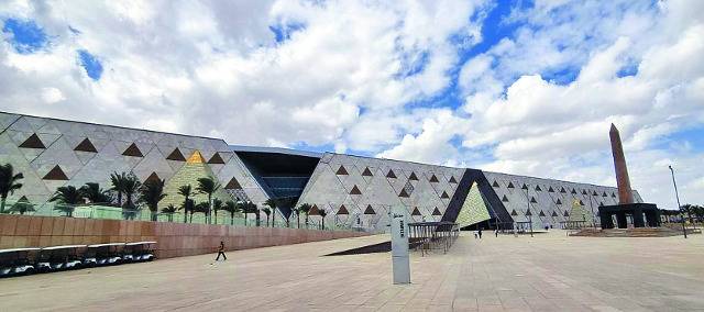 지난 3월 중순 고대 이집트의 고고학 유적을 총집결시킬 신축 그랜드이집트뮤지엄(GEM)이 위용을 드러내고 있다. GEM은 정식 개관이 거듭 연기된 끝에 지난 2월부터 로비와 편의시설 등에 한해 부분 공개되고 있다.