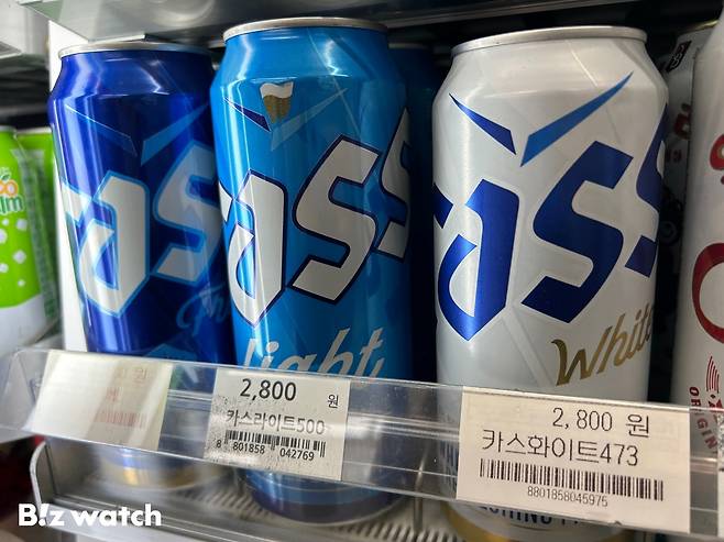 한 편의점의 맥주 매대/사진=이용준 기자 yjy@