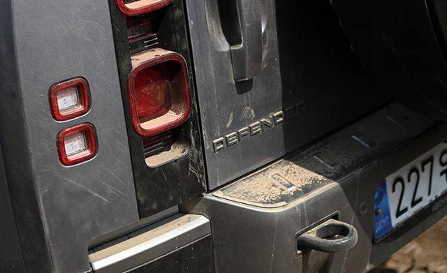 랜드로버 디펜더 130 D300 X 다이내믹 HSE