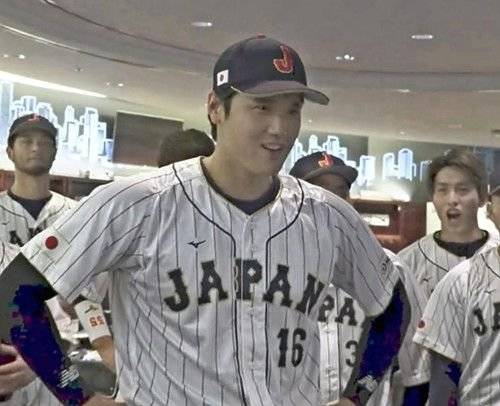 WBC 결승전을 앞두고 일본의 오타니 쇼헤이 선수가 동료 선수들 앞에서 시합에 임하는 결의를 말하고 있다. 사진 사무라이재팬 화면 캡처