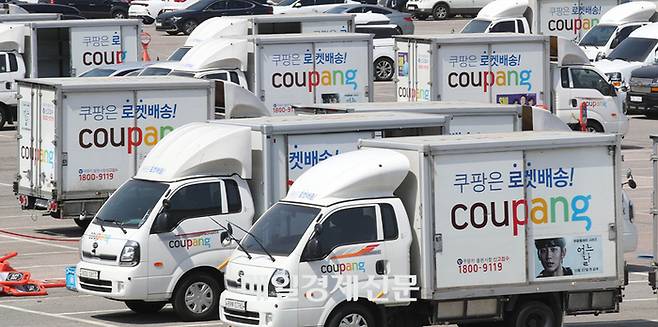 서울 한 주차장에 에 쿠팡 배송차량들이 주차되어있다. <이충우기자>