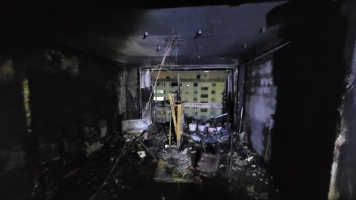 지난 1일 오후 8시30분께 인천 중구 연안동의 한 14층짜리 아파트 11층에서 불이 났다. 인천소방본부 제공