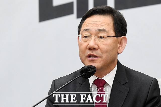주호영 원내대표는 "후쿠시마 수산물 수입 관련 일본 언론의 가짜뉴스 보도에 대해 대통령실이 사실이 아니라고 몇 차례 분명히 밝혔지만, 민주당은 일본발 가짜뉴스 근거로 삭발식까지 감행하며 정부를 규탄하고 있다"고 우려했다. /남용희 기자