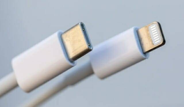 USB-C 케이블과 라이트닝 케이블 (사진=씨넷)