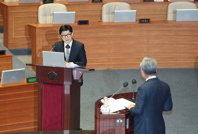 한동훈 법무부 장관이 3일 오후 국회에서 열린 본회의에서 더불어민주당 김회재 의원의 대정부질문에 답변하고 있다. / 사진 = 연합뉴스