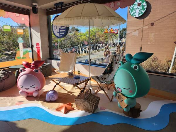 - 낮에는 다른 모코코들이 알차게 해변을 즐기고 있다