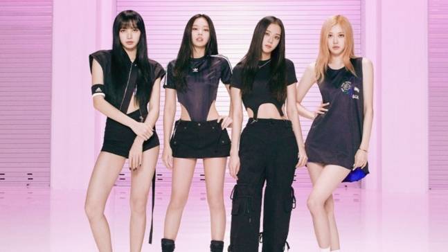 YG엔터테인먼트의 4인조 걸그룹 블랙핑크가 포즈를 취하고 있다. YG엔터테인먼트 제공