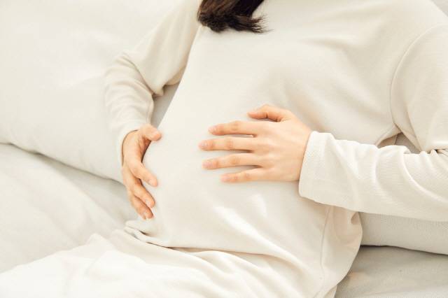 임신부는 피나스테리드 성분 탈모 약을 복용하는 것은 물론 만져서도 안 된다. 태아 기형 위험이 높아진다./사진=클립아트코리아