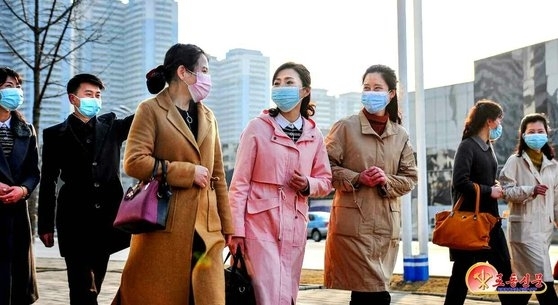 북한 당국이 청년들의 ‘사상 이완’을 단속한다며 옷차림 단속의 강도와 처벌 수위를 기존보다 더 높이고 있다. 남한풍 옷차림을 ‘날라리풍’으로 규정하고 노동단련대로 보내 강력한 처벌을 하고 있다. 노동신문 뉴스1