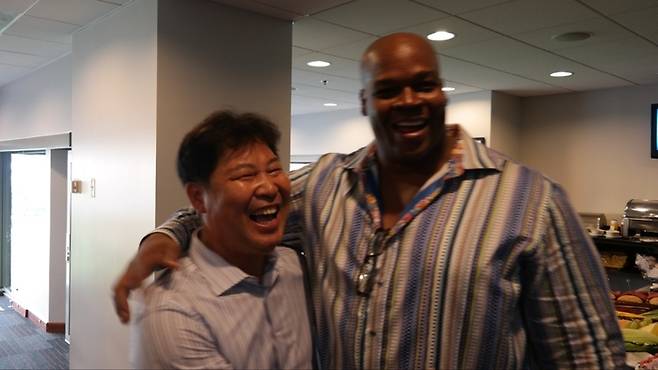 이만수 전 SK 감독(왼쪽)과 프랭크 토머스. 사진제공 | 헐크파운데이션