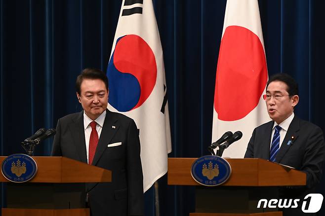 윤석열 대통령(오른쪽)과 기시다 후미오 일본 총리. (대통령실 제공) 2023.3.16/뉴스1 ⓒ News1 안은나 기자
