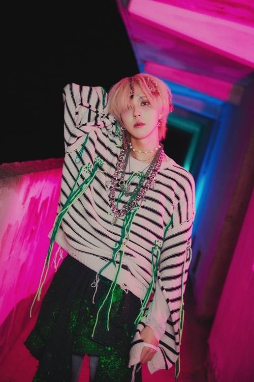 원위(ONEWE) 멤버 기욱이 20일 솔로로 데뷔했다. 사진=RBW