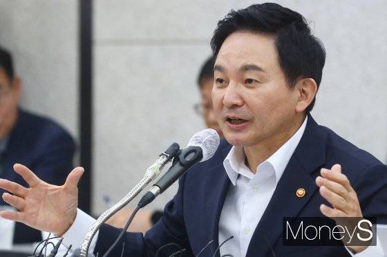 원희룡 국토교통부 장관이 지난 19일 서울 용산구 한강대로 서울역사 회의실에서 전세사기 등 현안질의와 관련해 출입기자단과 간담회를 갖고 있다. /사진=임한별 기자