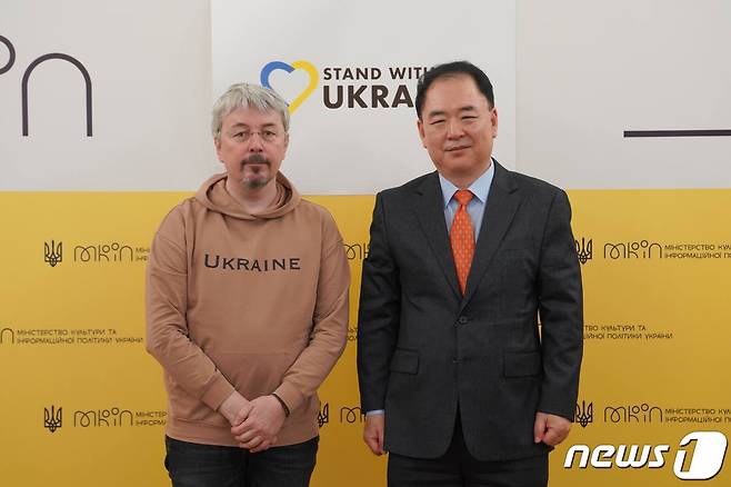 올렉산드르 트카첸코 우크라이나 문화정보정책부 장관은 20일(현지시간) 텔레그램을 통해 김형태 주우크라이나 한국대사와 만났다고 텔레그램을 통해 밝혔다. 2023.04.21/뉴스1