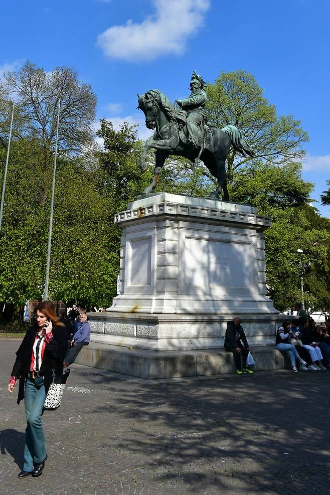 브라광장 비토리오 에마누엘레 2세 동상