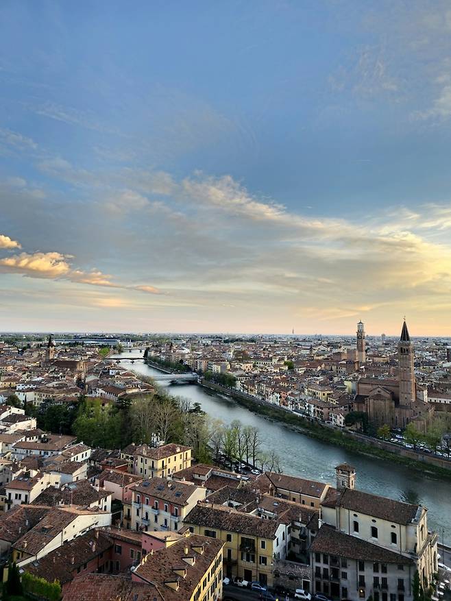 산 피에트로 광장에서 본 아디제강과 베로나 시내 전경