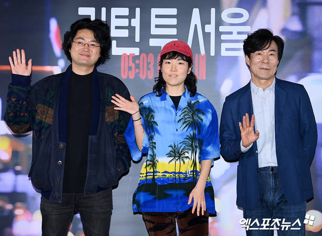 Park Ji-min reveals how she felt playing Freddie in Return to SeoulMovie Return to Seoul (director David Beckham Chu) media preview was held at CGV IPark Mall in Yongsan-gu, Seoul on the morning of the 24th.David Beckham Chu, actor Park Ji-min and Oh Kwang-rok were in the spot.Return to Seoul is a movie about a fateful journey that began when 25-year-old Fredi, who accidentally Return to Seoul where he was born, was looking for Korean parents. He was directed by France-born Cambodian director David Beckham.Park Ji-min, a second-generation Korean immigrant who works on paintings, sculptures and installations based on France Paris, played Fredi, while actors Oh Kwang-rok and Kim Sun-young played Fredis Korean father and aunt, respectively.Park Ji-min said, I immigrated to France when I was in the second grade of elementary school, and I thought about the memories that were hard after immigration and the things that I could not find the answer to my house is somewhere .I think of myself as a champon, not The Frenchmans Son in Korea, but I expressed my own color using these feelings. Return to Seoul is a movie where almost all the filming took place in Korea, but it is a movie with Korean actors and staffs, as well as French-speaking director David Beckham Chu, and various nationalities from France, Germany and Belgium.Park Ji-min recalls, I understand French and Korean, and I communicate a lot in English on the spot.Sometimes, even if there are interpreters, it is difficult to convey emotions unless it is my mother tongue, and I can not interpret everything in a tight time.  I really wanted to be hell. David Beckham added, There were a lot of happenings that no one in the field could understand.He also thanked actors Oh Kwang-rok and Kim Sun-Young, who were on the scene, saying, It was funny to see it from the side. David Beckham must have been stressed, but I had fun. And I learned a lot.Park Ji-mins episode was not the only thing that was different. Oh Kwang-rok said, It was amazing.The scenes that were close-up in the process of Fredis time in the play, and the scenes where Fredi fell down on the street after drinking alcohol, were so contemporary and amazing.I would not have given such a much better liveliness and strength to this movie, he added, adding Return to Seoul with an unfamiliar charm.Oh Kwang-rok explained Fredis a biological father, saying, It is a person who meets his child again from a biological father who has abandoned his child and can not reveal his saturated feelings.He said, I took care of what I wanted to say, but I played a state of listening to the state of my opponents emotions. The scene I remember is my grandmother praying for Fredi, but there was no exact direction in the script.But I felt so guilty that I couldnt pray with him. I told him that I wouldnt be able to pray with him, so Id keep my eyes open.David Beckham Chu said, I am grateful to the Korean staff who kindly listened to my troubles as a non-Korean director and I am grateful to the actors. Oh Kwang-rok enriched the movie.I was impressed to express my fathers deep feelings through silence. Kim Sun-Young actor also appreciated the movie for its human appearance and sense of humor. David Beckham Chu said, This movie is a movie about the face.David Beckham Chu said, I was born in France, but my parents, who went to Cambodia, were attracted to Cambodia.The face of the Cambodian, who resembles me but lives a different life than me, remains a strong impression, and the movie also emphasizes the faces of the Korean Tena and The Frenchmans Son Fredi, expressing a similar but contrasting identity. Return to Seoul will be released on May 3, when Korea and adoptee Fredi, directed by Non-Korean David Beckham Chu, will find their identity.